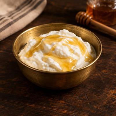 Fromage blanc — Fromage blanc frais nappé d'un coulis de mangue